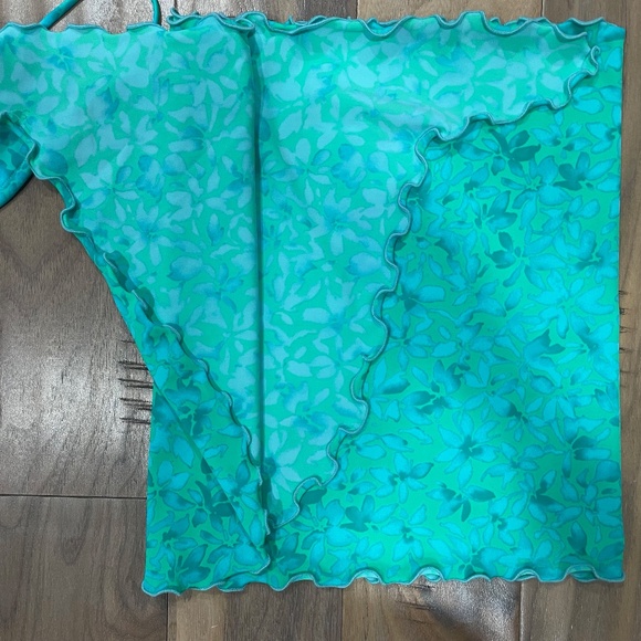 Triangle Top, Lined Bikini with Matching Sarong - Picture 9 of 12